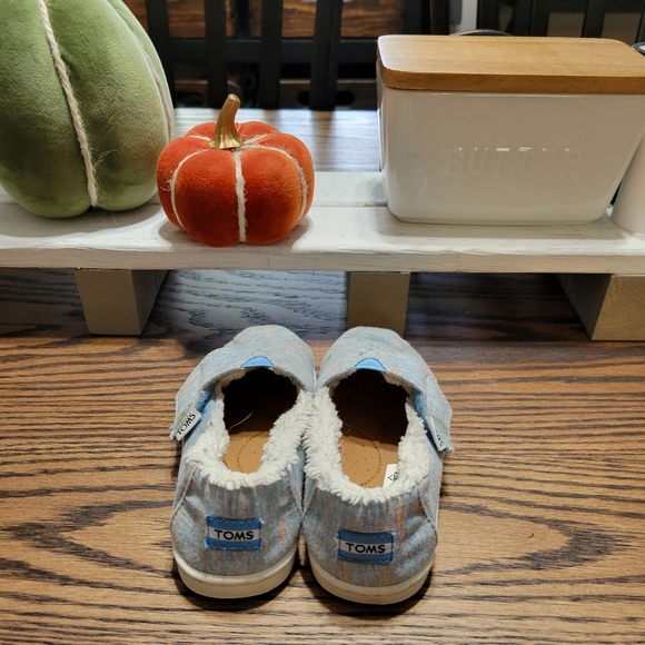 Fuzzy Toms - Picture 2 of 8